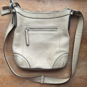 COACH Beige PEBBLE GLOVE LEATHER Silver Tone Hardware CROSSBODY Bag